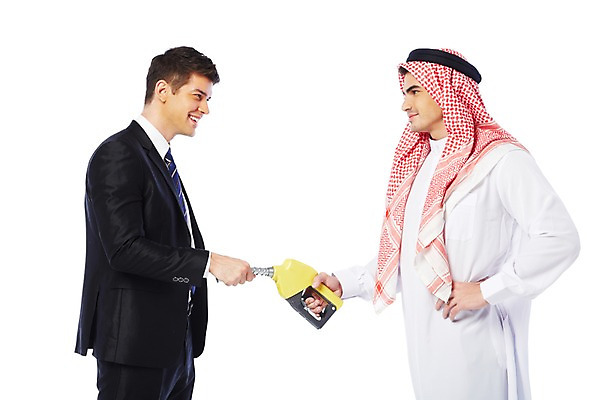 포토 JPG 스튜디오촬영 서양인 외국인 백인 해외기획촬영 2012년태국 옷 남자 허리손 비즈니스 중동 실내 두건 협상 서기 웃음 들기 누끼 사람 정장 상반신 성인 두명 옆모습 30대 마주보기 스카프 거래 비즈니스맨 휘발유 석유 전통의상 이슬람교 아랍 주유기 케피에 칸두라 디슈다샤 고트라 아갈 중동인 남자만 성인남자만 장년만 장년남자만 성인만 국내포토 전통 나라 종교 뷰포인트 포즈 모션 표정 인종 내부 장년 목도리 기계 직장인 주유 파일형식