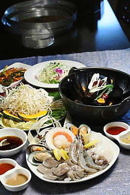 포토 JPG 그릇 접시 음식 채소 호박 조개 새우 사람없음 버섯 샐러드 해물요리 냄비 레몬 해산물 배추 홍합 가리비 낙지 샤브샤브 숙주나물 주꾸미 해물샤브샤브 일본음식 제철음식 국내포토 식기 과일 어패류 연체동물 갑각류 수중동물 솥 나물 제철 파일형식