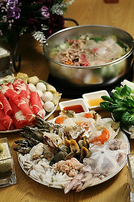 포토 JPG 그릇 접시 꽃 음식 채소 조개 새우 육류 사람없음 아웃포커스 얼음 소고기 해물요리 꽃게 게 냄비 어묵 해산물 오징어 청경채 가리비 낙지 샤브샤브 육수 고니 해물샤브샤브 일본음식 국내포토 자연요소 식물 식기 식재료 조류 어패류 연체동물 촬영기법 갑각류 수중동물 솥 파일형식