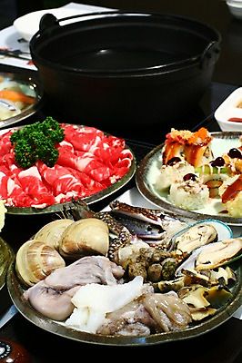 포토 JPG 그릇 접시 음식 조개 파슬리 육류 사람없음 소고기 해물요리 꽃게 게 냄비 해산물 오징어 롤 홍합 전복 낙지 샤브샤브 육수 낙지전골 미더덕 캘리포니아롤 해물샤브샤브 일본음식 국내포토 식기 채소 식재료 어패류 연체동물 갑각류 수중동물 초밥 솥 전골 파일형식