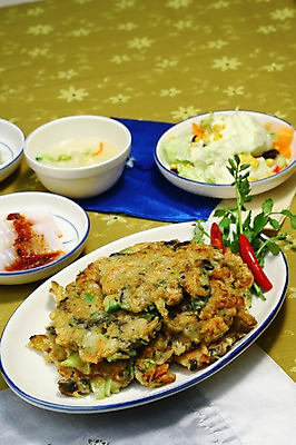 포토 JPG 그릇 접시 한식 음식 채소 고추 사람없음 샐러드 전 천 부침개 물김치 묵 미나리 빈대떡 청포묵 국내포토 식기 김치 떡 직물 파일형식