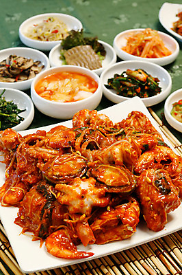 포토 JPG 그릇 접시 한식 음식 반찬 김치 사람없음 아웃포커스 해물요리 꽃게 게 양념 해산물 매움 찜 나물 대나무발 콩나물 전복 물김치 낙지 파김치 묵 꽃게찜 해물찜 국내포토 식기 채소 어패류 연체동물 촬영기법 갑각류 수중동물 맛 파일형식