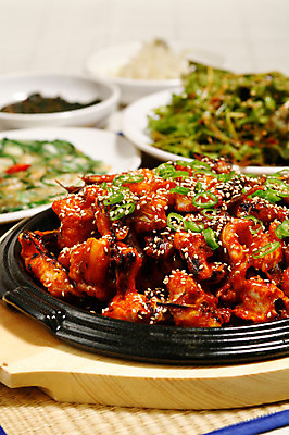 포토 JPG 그릇 접시 한식 음식 사람없음 아웃포커스 양념 전 볶음 철판 깨 부침개 파 겉절이 국내포토 식기 채소 식재료 김치 촬영기법 조미료 파일형식