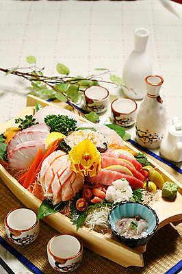 포토 JPG 식물 그릇 접시 꽃 음식 술병 잔 파슬리 어류 사람없음 장식 컵 초밥 생선회 회 나뭇가지 고추냉이 머스터드 양념통 개불 일본음식 국내포토 나무 식기 채소 병_용기 주류 통 수중동물 양념 소스_음식 해물 파일형식