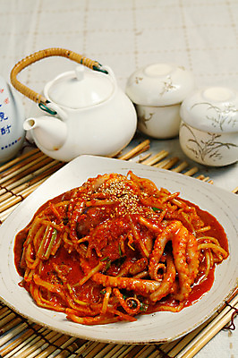 포토 JPG 그릇 접시 한식 음식 주전자 잔 사람없음 컵 해물요리 양념 찻잔 해산물 매움 찜 대나무발 콩나물 낙지 해물찜 국내포토 식기 채소 주방용품 연체동물 수중동물 맛 나물 파일형식