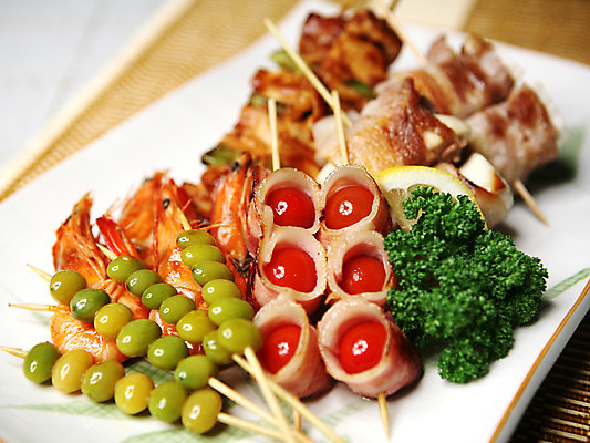 포토 JPG 그릇 접시 음식 채소 새우 파슬리 육류 근접촬영 사람없음 아웃포커스 꼬치 구이 레몬 베이컨 꼬치요리 모듬꼬치 일본음식 은행열매 국내포토 식기 열매 뷰포인트 과일 식재료 촬영기법 돼지고기 갑각류 요리 파일형식