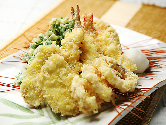 포토 JPG 그릇 접시 음식 새우 근접촬영 사람없음 아웃포커스 튀김 오징어 고구마 깻잎 새우튀김 고구마튀김 깻잎튀김 오징어튀김 일본음식 국내포토 식기 뷰포인트 채소 연체동물 뿌리채소 촬영기법 갑각류 수중동물 파일형식