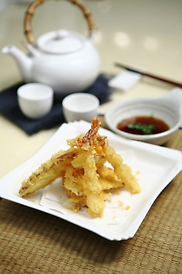 포토 JPG 그릇 접시 음식 젓가락 주전자 잔 새우 사람없음 아웃포커스 컵 튀김 돗자리 고구마 간장 새우튀김 고구마튀김 일본음식 국내포토 식기 주방용품 뿌리채소 촬영기법 수저 갑각류 양념 파일형식