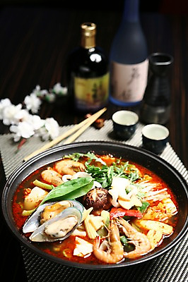 포토 JPG 꽃 음식 채소 술잔 젓가락 술병 조개 새우 사람없음 아웃포커스 버섯 해물요리 냄비 해산물 탕 청경채 홍합 전골 쑥갓 해물탕 국내포토 식물 병_용기 어패류 잔 주류 촬영기법 수저 갑각류 솥 파일형식