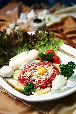 포토 JPG 그릇 접시 꽃 음식 채소 젓가락 방울토마토 양파 파슬리 마늘 생고기 육류 사람없음 아웃포커스 계란 버섯 소고기 상추 레몬 양송이 육회 날계란 국내포토 식물 식기 토마토 과일 식재료 촬영기법 수저 알 파일형식