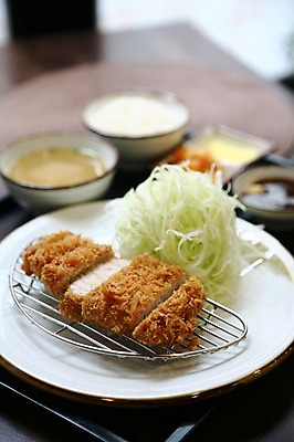 포토 JPG 그릇 접시 음식 채소 밥 육류 사람없음 아웃포커스 샐러드 튀김 돈가스 양배추 국 일본음식 국내포토 식기 식재료 촬영기법 커틀릿 파일형식