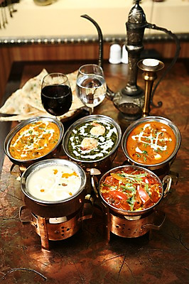 포토 JPG 그릇 빵 와인잔 초 촛불 주전자 사람없음 아웃포커스 장식 와인 냄비 물컵 촛대 반죽 밀가루 인도음식 카레 동남아음식 토르티야 국내포토 식기 음식 술잔 주방용품 주류 촬영기법 컵 솥 가루 동양음식 파일형식