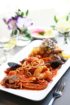포토 JPG 그릇 접시 꽃 음식 포크 초 촛불 조개 새우 파스타 서양음식 스파게티 사람없음 아웃포커스 해물요리 꽃게 게 면류 면 해산물 홍합 해물스파게티 토마토스파게티 홍합스파게티 국내포토 식물 식기 어패류 촬영기법 갑각류 파일형식