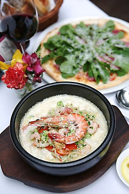 포토 JPG 그릇 꽃 음식 채소 와인잔 잔 새우 피자 파스타 서양음식 스파게티 사람없음 아웃포커스 컵 와인 숟가락 면류 면 뚝배기 토핑 시금치 해물스파게티 크림스파게티 국내포토 식물 식기 술잔 주류 패스트푸드 촬영기법 수저 갑각류 파일형식