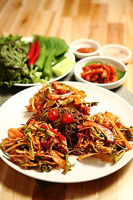 포토 JPG 그릇 접시 한식 음식 채소 방울토마토 고추 사람없음 아웃포커스 면류 면 상추 쌈 깻잎 쌈장 무침 소면 국내포토 식기 토마토 촬영기법 양념 파일형식