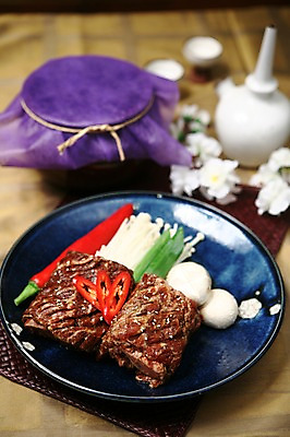 포토 JPG 그릇 접시 꽃 채소 고추 주전자 잔 생고기 육류 사람없음 아웃포커스 버섯 항아리 갈비 팽이버섯 칼집 양념갈비 국내포토 식물 식기 식재료 주방용품 촬영기법 도자기 파일형식