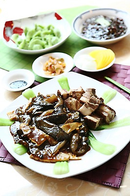 포토 JPG 그릇 접시 음식 채소 양파 육류 돼지고기 사람없음 아웃포커스 중식 짜장면 만두 볶음 단무지 청경채 동파육 물만두 춘장 국내포토 식기 식재료 촬영기법 조미료 파일형식