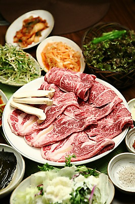 포토 JPG 그릇 접시 음식 채소 식재료 고추 김치 생고기 육류 사람없음 아웃포커스 버섯 샐러드 소고기 상추 쌈 소금 파 무생채 파무침 국내포토 식기 한식 촬영기법 무침 파일형식