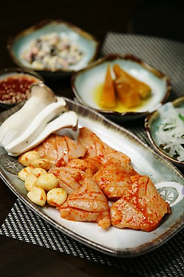 포토 JPG 그릇 접시 한식 음식 채소 호박 양파 마늘 육류 사람없음 아웃포커스 버섯 양념 곱창 막창 국내포토 식기 식재료 촬영기법 파일형식