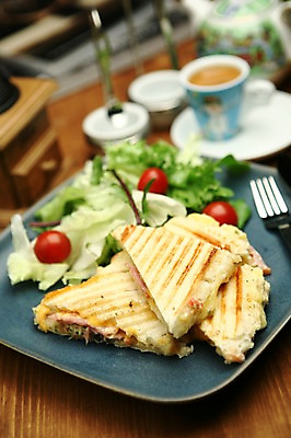 포토 JPG 그릇 접시 커피 음료 음식 빵 포크 채소 방울토마토 디저트 잔 샌드위치 사람없음 아웃포커스 컵 샐러드 차 찻잔 토스트 국내포토 식기 토마토 촬영기법 파일형식