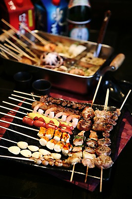 포토 JPG 그릇 접시 새우 떡 마늘 육류 사람없음 아웃포커스 소시지 꼬치 어묵 꼬치구이 어묵탕 국내포토 식기 채소 식재료 촬영기법 갑각류 가공식품 구이 탕 파일형식