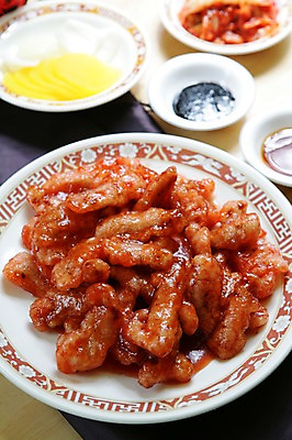 포토 JPG 그릇 접시 음식 육류 사람없음 아웃포커스 중식 튀김 양념 단무지 춘장 국내포토 식기 식재료 촬영기법 조미료 파일형식