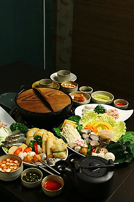 포토 JPG 그릇 접시 음식 채소 고추 호박 주전자 조개 김치 오이 잔 새우 떡 사람없음 버섯 당근 해물요리 냄비 어묵 해산물 배추 만두 팽이버섯 물김치 샤브샤브 칼국수 유부 해물샤브샤브 일본음식 국내포토 식기 한식 주방용품 어패류 뿌리채소 갑각류 솥 국수 파일형식