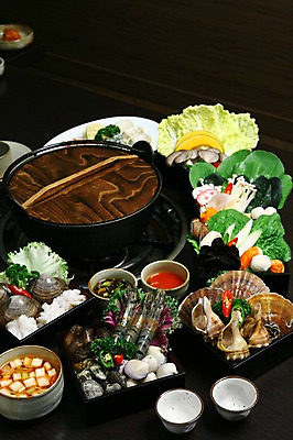 포토 JPG 그릇 접시 음식 채소 술잔 고추 조개 잔 새우 사람없음 버섯 해물요리 소라 냄비 상추 해산물 배추 청경채 팽이버섯 가리비 파 물김치 샤브샤브 주꾸미 해물샤브샤브 일본음식 제철음식 국내포토 식기 어패류 김치 연체동물 갑각류 수중동물 솥 제철 파일형식