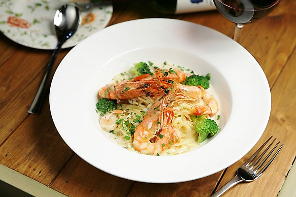 포토 JPG 그릇 접시 음식 포크 채소 와인잔 새우 파스타 서양음식 스파게티 사람없음 아웃포커스 와인 숟가락 해물요리 면류 면 브로콜리 해산물 해물스파게티 크림스파게티 국내포토 식기 술잔 주류 촬영기법 수저 갑각류 파일형식