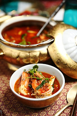 포토 JPG 그릇 젓가락 새우 사람없음 아웃포커스 숟가락 해물요리 대접 냄비 해산물 국자 인도음식 동남아음식 국내포토 식기 음식 주방용품 촬영기법 수저 갑각류 솥 동양음식 파일형식