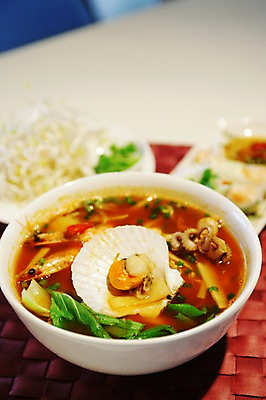 포토 JPG 그릇 접시 음식 채소 조개 새우 사람없음 아웃포커스 해물요리 대접 면류 면 해산물 국수 가리비 동남아음식 베트남음식 숙주나물 쌀국수 주꾸미 제철음식 국내포토 식기 어패류 연체동물 촬영기법 갑각류 수중동물 나물 제철 파일형식