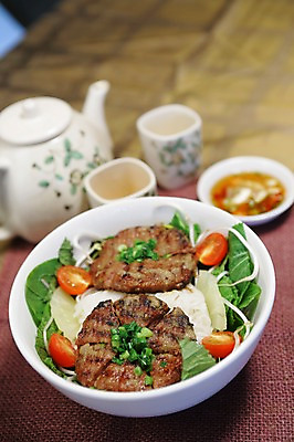 포토 JPG 그릇 접시 음식 채소 방울토마토 잔 육류 사람없음 아웃포커스 컵 대접 면류 면 차 찻잔 파인애플 국수 파 동남아음식 베트남음식 숙주나물 쌀국수 국내포토 식기 음료 토마토 과일 식재료 촬영기법 열대과일 나물 파일형식