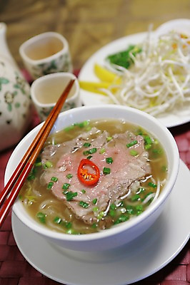 포토 JPG 그릇 접시 음식 채소 젓가락 고추 잔 육류 사람없음 아웃포커스 컵 대접 면류 면 차 찻잔 레몬 국수 파 동남아음식 베트남음식 숙주나물 쌀국수 국내포토 식기 음료 과일 식재료 촬영기법 수저 나물 파일형식