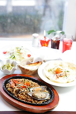 포토 JPG 그릇 접시 음료 음식 빵 채소 촛불 식탁 탁자 밥 조개 잔 새우 파스타 서양음식 스파게티 사람없음 아웃포커스 컵 레스토랑 샐러드 면류 면 피클 철판 콜라 홍합 무순 볶음밥 리조또 국내포토 식기 가구 초 어패류 촬영기법 갑각류 식당 탄산음료 새싹채소 절임 파일형식