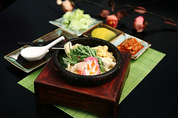 포토 JPG 그릇 접시 꽃 음식 채소 김치 사람없음 아웃포커스 숟가락 버섯 샐러드 면류 면 어묵 단무지 우동 대나무발 쑥갓 유부 일본음식 국내포토 식물 식기 한식 촬영기법 수저 파일형식