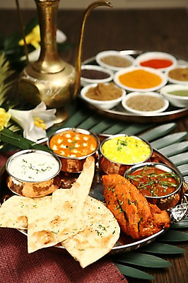 포토 JPG 그릇 접시 꽃 빵 사람없음 아웃포커스 치킨 닭고기 닭 반죽 밀가루 닭다리 인도음식 카레 동남아음식 토르티야 국내포토 식물 식기 음식 조류 촬영기법 육류 가루 닭고기요리 동양음식 파일형식