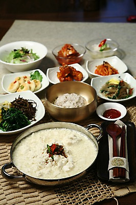 포토 JPG 그릇 접시 한식 음식 고추 밥 반찬 김치 수저 사람없음 아웃포커스 고추장 냄비 상차림 찌개 나물 한정식 순두부 순두부찌개 잡채 국내포토 식기 채소 촬영기법 양념 솥 정식 파일형식