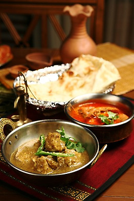 포토 JPG 그릇 접시 음식 빵 고추 잔 육류 사람없음 아웃포커스 치킨 닭고기 닭 냄비 반죽 밀가루 인도음식 호리병 동남아음식 토르티야 국내포토 식기 채소 식재료 조류 병_용기 촬영기법 솥 가루 닭고기요리 동양음식 파일형식