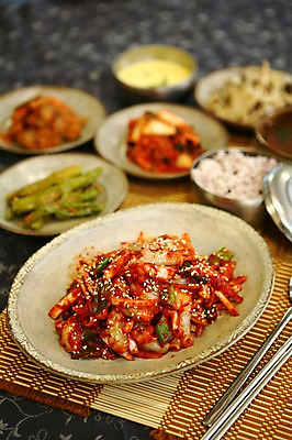 포토 JPG 그릇 접시 한식 음식 젓가락 고추 밥 반찬 김치 수저 사람없음 아웃포커스 숟가락 해물요리 해산물 볶음 대나무발 낙지 낙지볶음 국내포토 식기 채소 연체동물 촬영기법 수중동물 파일형식