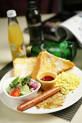 포토 JPG 그릇 접시 음료 음식 빵 채소 서양음식 사람없음 아웃포커스 책 계란 샐러드 소시지 아침식사 병 식빵 토스트 스크램블 국내포토 식기 촬영기법 알 식사 가공식품 계란요리 파일형식