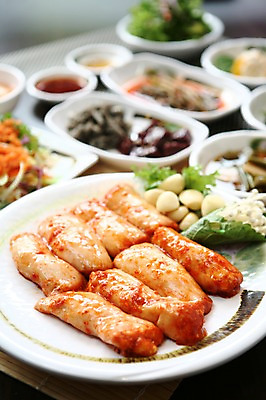 포토 JPG 그릇 접시 한식 음식 채소 반찬 마늘 육류 사람없음 아웃포커스 버섯 깻잎 팽이버섯 곱창 막창 대창 국내포토 식기 식재료 촬영기법 파일형식