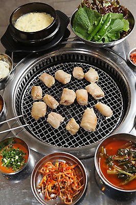 포토 JPG 그릇 접시 한식 음식 채소 고추 반찬 김치 육류 사람없음 하이앵글 그릴 상추 구이 뚝배기 쌈 불판 곱창 계란찜 막창 국내포토 식기 뷰포인트 식재료 주방용품 계란요리 찜 파일형식