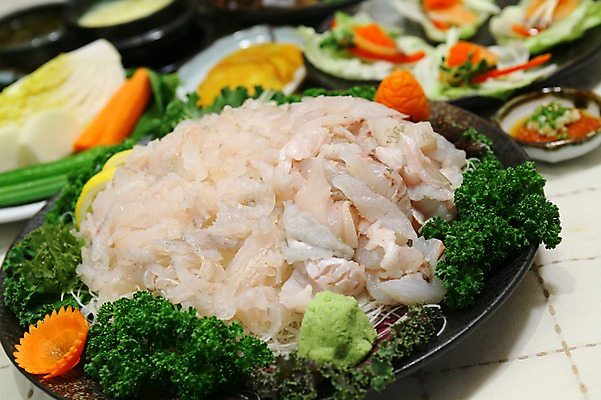 포토 JPG 그릇 접시 음식 채소 파슬리 어류 사람없음 아웃포커스 장식 당근 초밥 생선회 회 고추냉이 머스터드 레몬 쌈장 일본음식 국내포토 식기 과일 뿌리채소 촬영기법 수중동물 양념 소스_음식 파일형식