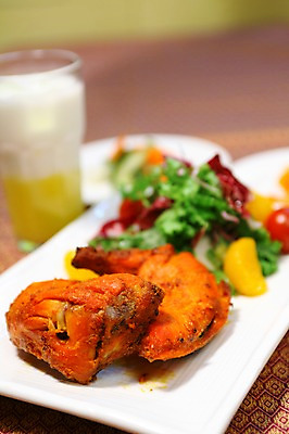 포토 JPG 그릇 접시 음료 음식 채소 잔 육류 사람없음 아웃포커스 컵 치킨 닭고기 샐러드 닭 인도음식 동남아음식 국내포토 식기 식재료 조류 촬영기법 닭고기요리 동양음식 파일형식