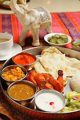 포토 JPG 그릇 접시 음료 음식 빵 인형 밥 잔 코끼리 육류 사람없음 장식 컵 치킨 닭고기 샐러드 닭 차 피클 반죽 밀가루 닭다리 인도음식 동남아음식 토르티야 국내포토 식기 식재료 포유류 조류 가루 닭고기요리 동양음식 절임 파일형식