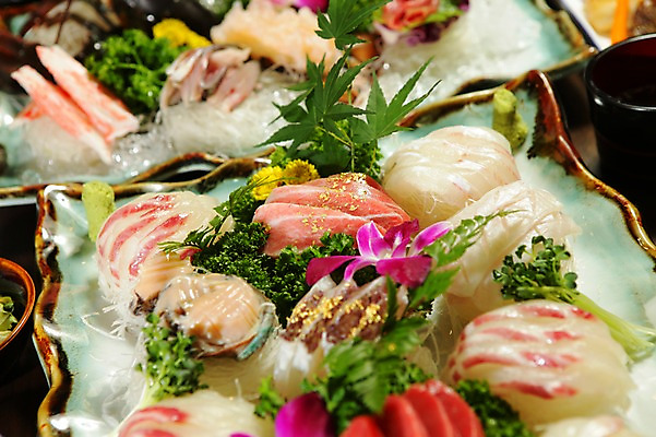 포토 JPG 그릇 접시 꽃 음식 단풍 채소 나뭇잎 파슬리 어류 사람없음 아웃포커스 장식 초밥 생선회 회 고추냉이 머스터드 무순 금가루 일본음식 국내포토 식물 식기 잎 촬영기법 수중동물 양념 소스_음식 가루 새싹채소 파일형식