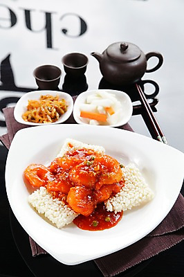 포토 JPG 그릇 접시 젓가락 주전자 잔 새우 사람없음 아웃포커스 중식 해물요리 해산물 깐쇼새우 누룽지 국내포토 식기 음식 주방용품 촬영기법 수저 갑각류 파일형식