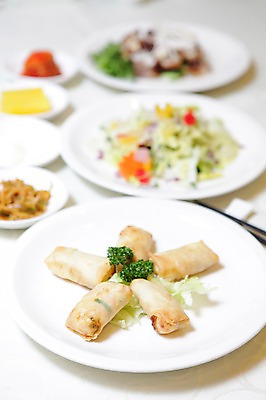 포토 JPG 그릇 접시 음식 채소 젓가락 파슬리 사람없음 아웃포커스 중식 샐러드 튀김 춘권 국내포토 식기 촬영기법 수저 파일형식