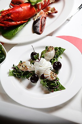 포토 JPG 그릇 접시 음식 포크 채소 서양음식 사람없음 아웃포커스 장식 샐러드 체리 소라 바닷가재 달팽이 생크림 달팽이요리 식용달팽이 국내포토 식기 과일 어패류 연체동물 촬영기법 가재 크림 파일형식 달팽이_동물