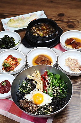 포토 JPG 그릇 접시 한식 음식 채소 반찬 김치 사람없음 대접 고추장 상추 계란프라이 찌개 뚝배기 나물 비빔밥 쌈장 시금치 백김치 도라지 국내포토 식기 양념 계란요리 파일형식 요리 계란 알